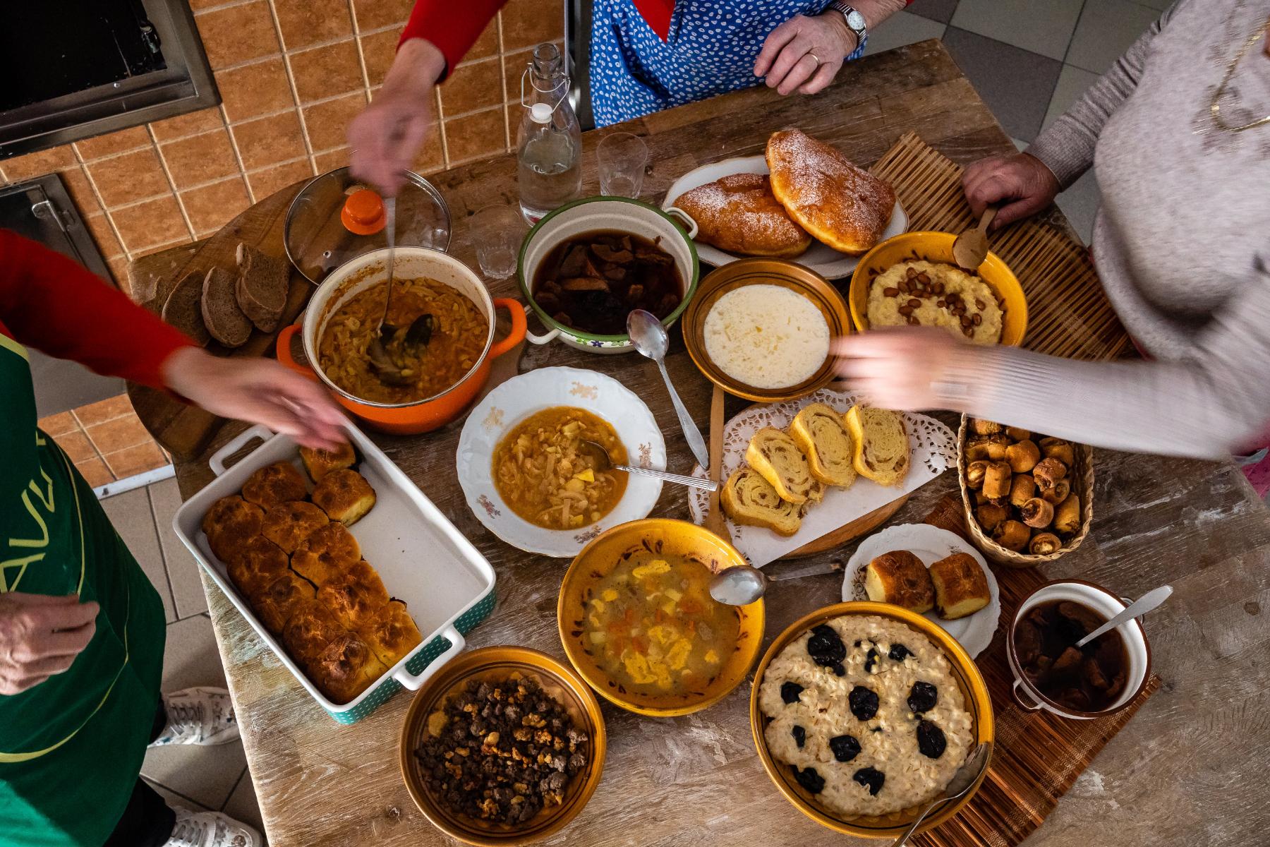 Vabimo vas, da pobrskate po naši spletni strani, saj so tu že zbrani recepti tudi za nekatere druge domače jedi. Foto: Črti Piksi za Visit Kranj